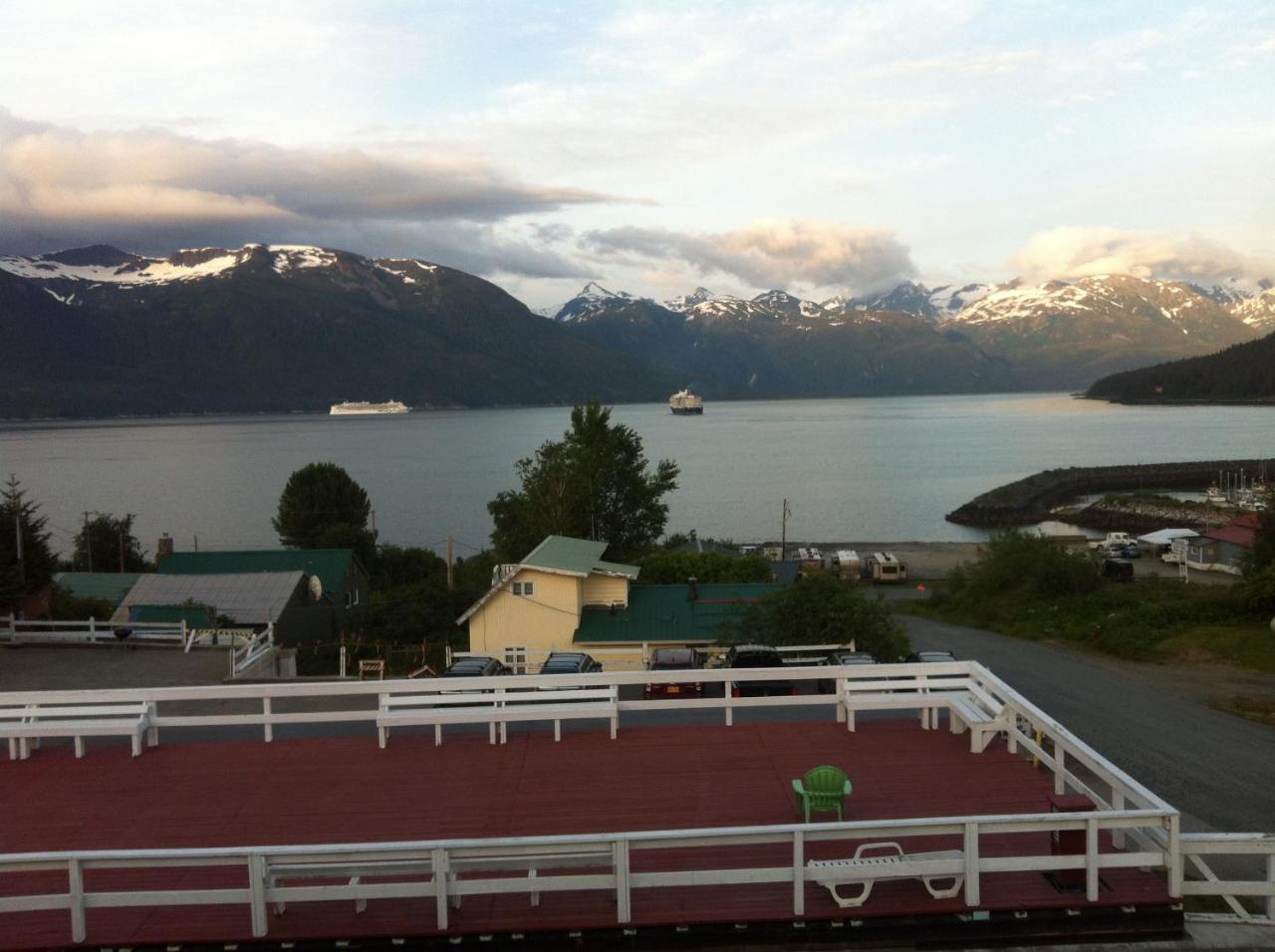 Captain'S Choice Motel Haines Exterior foto